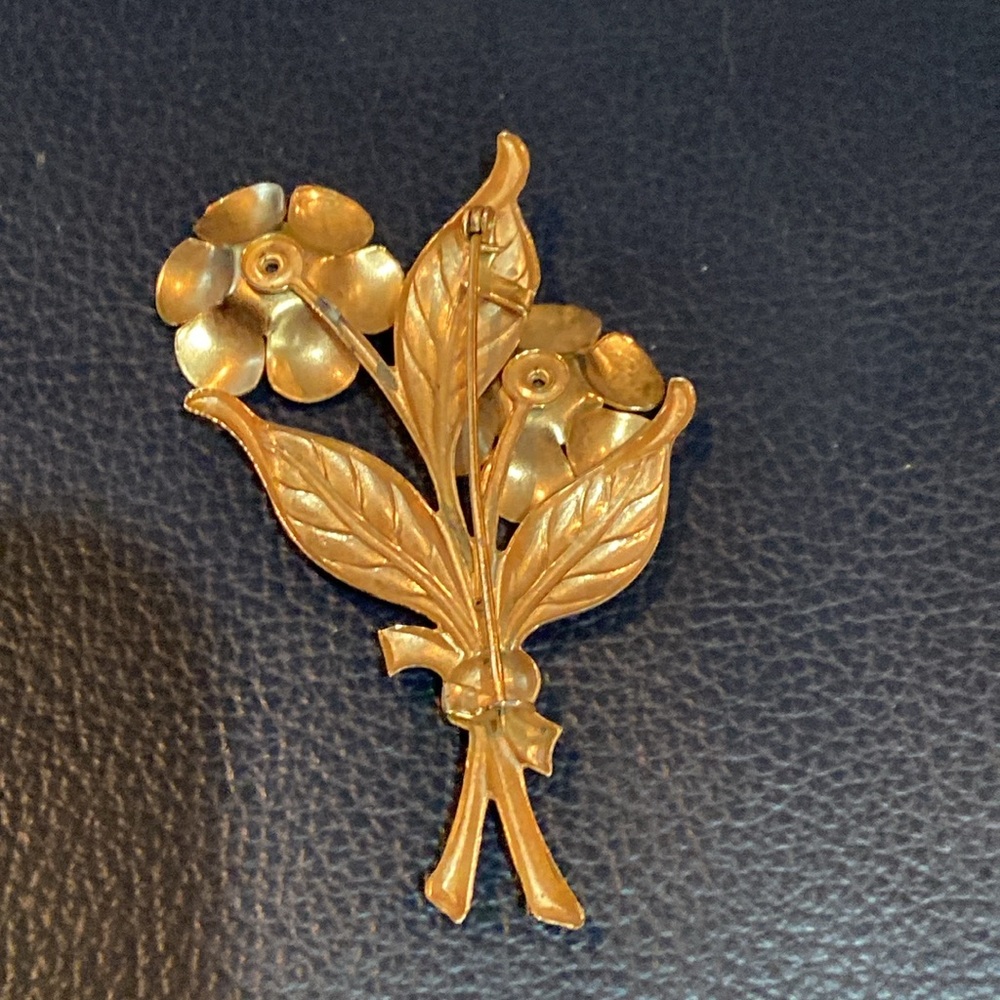 3 vntg pins: 1 Coro flowers; 1 butterfly w mop wings; 1 trembler butterfly. - Picture 6 of 9